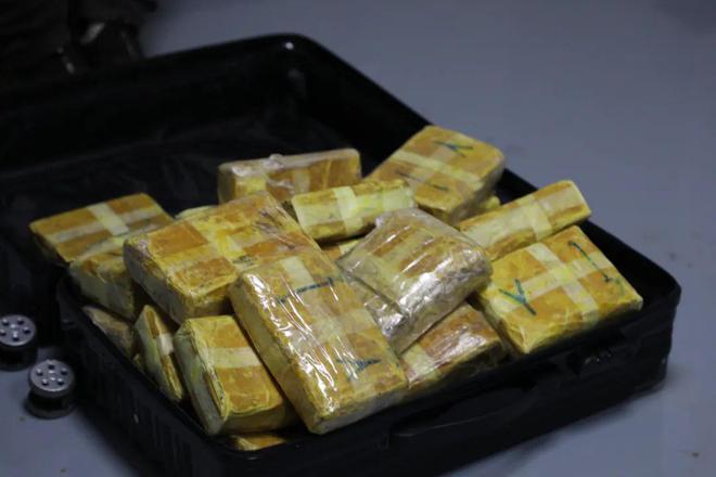 靖破获一起特大贩卖毒品案K8凯发3447kg！曲(图3)