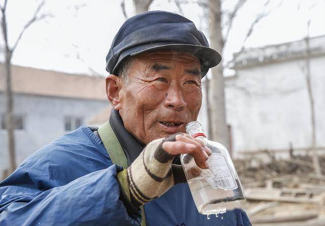 是“折寿”最狠的?50岁后别太贪心凯发国际平台烟瘾、酒瘾、色瘾谁才(图2) 是“折寿”最狠的?50岁后别太贪心凯发国际平台烟瘾、酒瘾、色瘾谁才(图2)